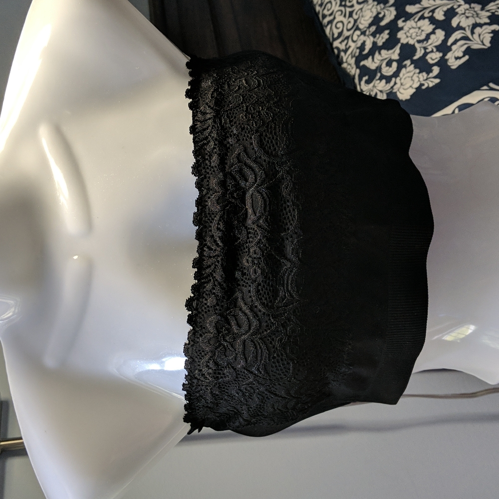 Black lace bandeau bra